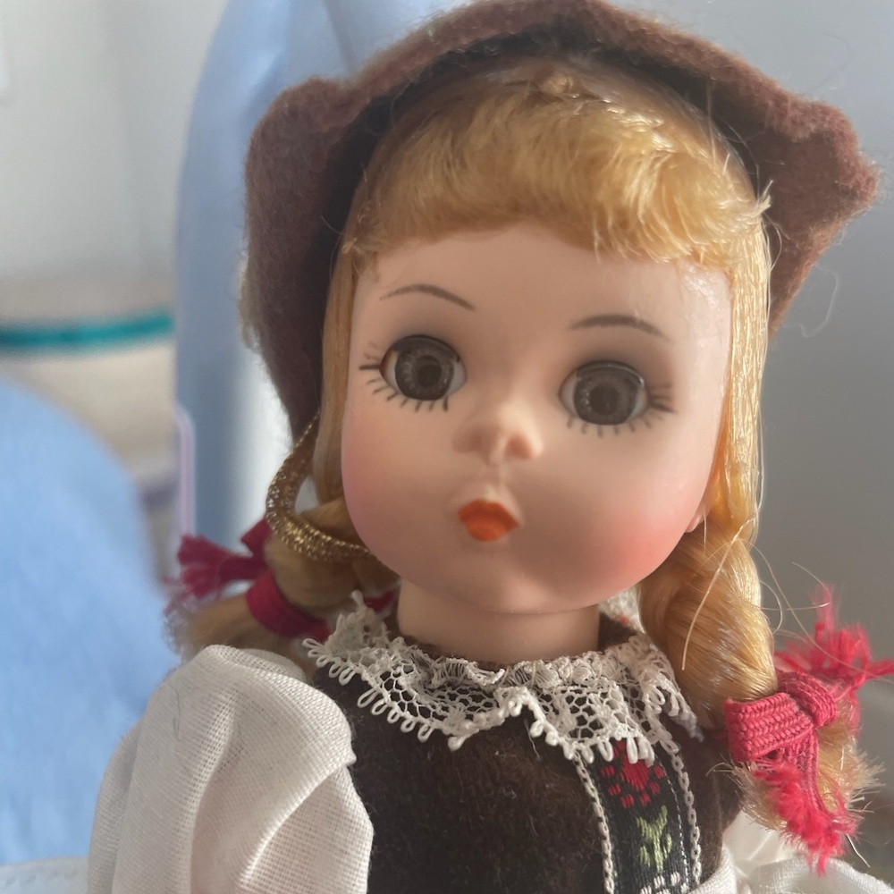 Mme Alexander 8” Doll 598 - Austria Not in original box HEAD NEEDS RESTRINGING